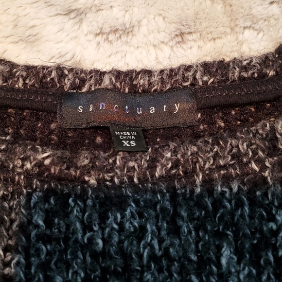 Sanctuary Gray Sweater and Red Flannel Combo Long Top Size XS Bust 34 Inches - Picture 4 of 6